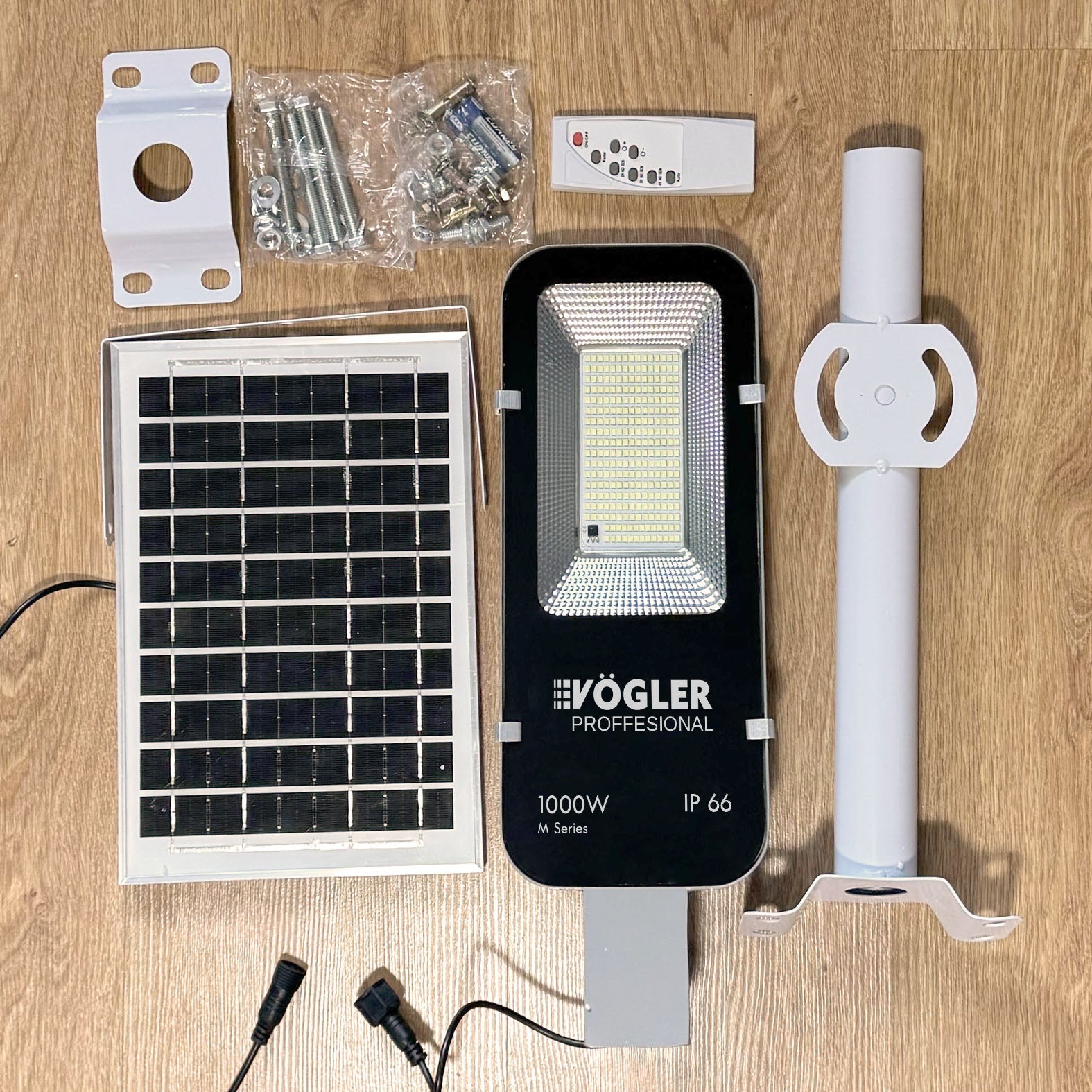 Snažna solarna lampa, senzor sumraka, daljinski upravljač, Vögler Professional 1000W